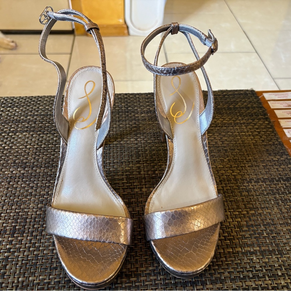 Metallic Ankle-Strap Women's Sandals - Silver
